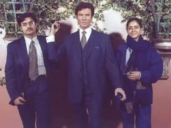 Anand, Pierce Brosnan, Malti